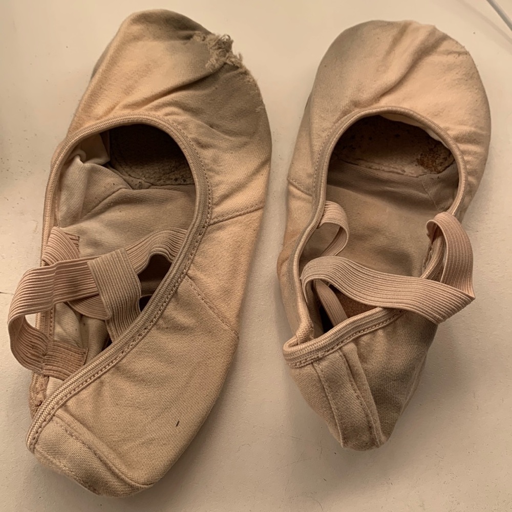 Flat shoes